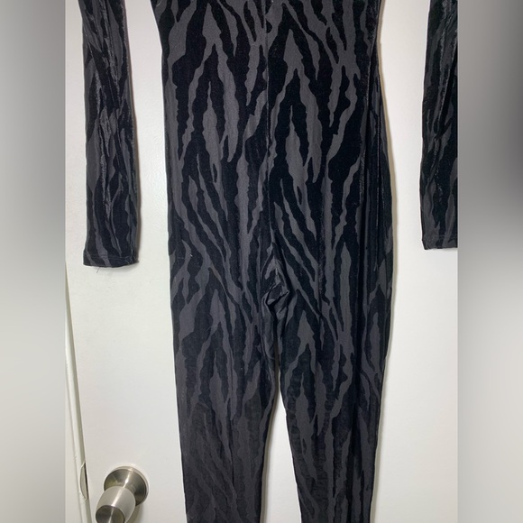 🖤 Get Ready to Roar! Naked Wardrobe Black Tiger Burnout Long Sleeve Jumpsuit 🖤 - Picture 14 of 16